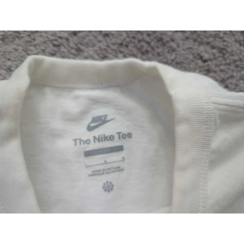 The Nike Tee T Shirt Mens Large White Short Sleeve Logo Chest Pocket Athletic‎